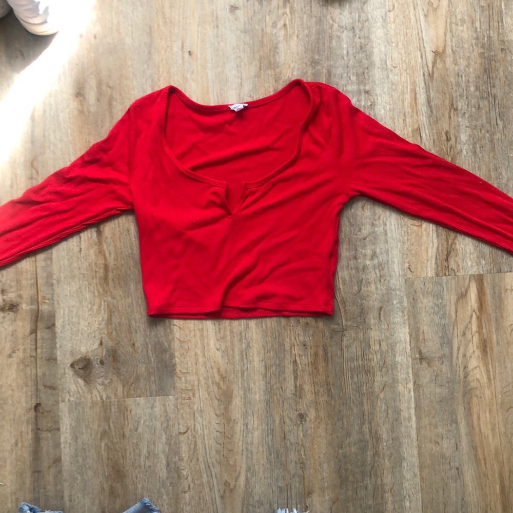 Red cropped short